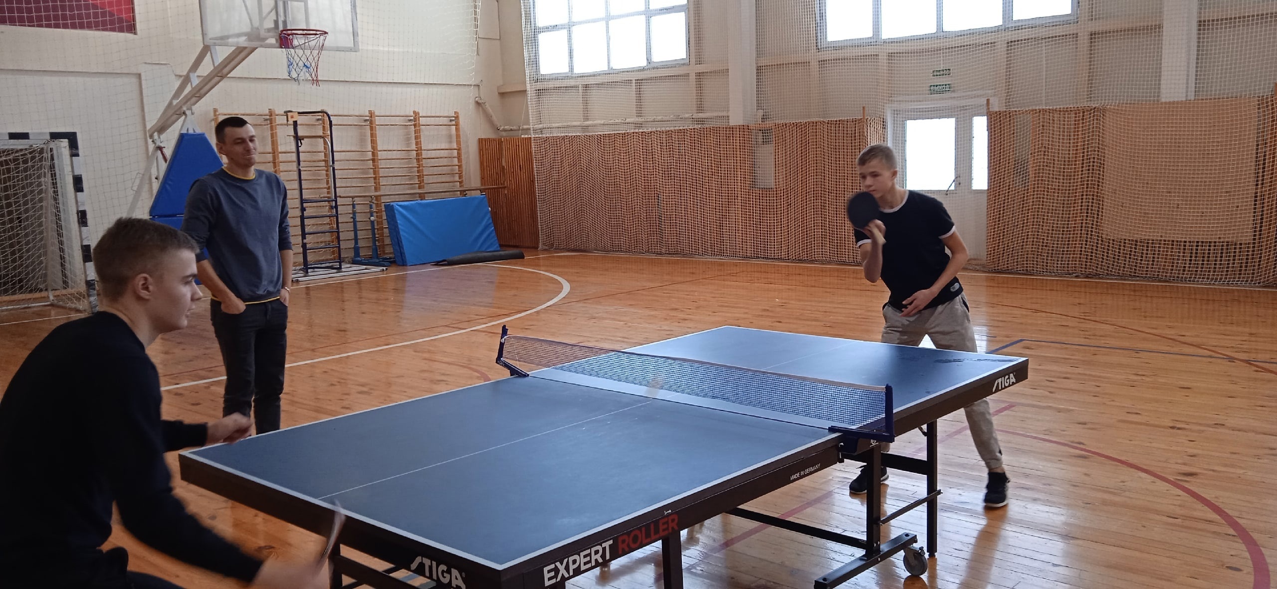 Соревнования по настольному теннису.