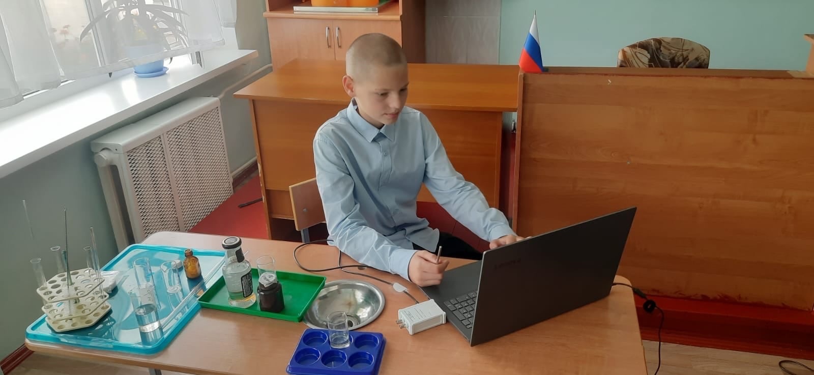 Изучение процесса выделения и поглощения тепла.